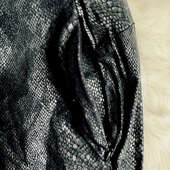 Lane Bryant Ankle Pants 14 (33x26.5) Black Snakeskin Print Stretch Lightweight - Picture 7 of 11